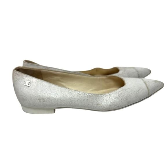 CHANEL 2014 White Distressed Leather Pointed Toe Ballet Flats Sz. 38 (US 7-7.5) - Picture 2 of 12